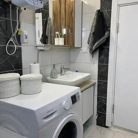 Apartman Eglence Merkezine Yakin Harika Bir Ev *