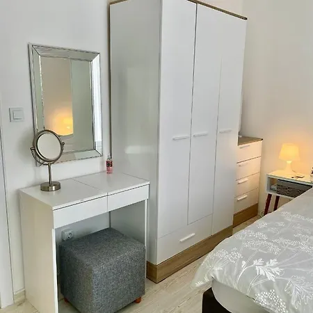 Apartman Eglence Merkezine Yakin Harika Bir Ev
