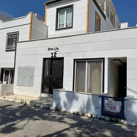 Eglence Merkezine Yakin Harika Bir Ev Bodrum