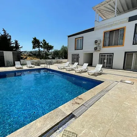 Eglence Merkezine Yakin Harika Bir Ev 博德鲁姆